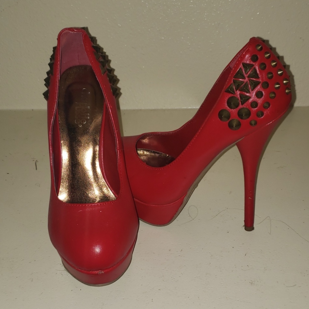Studded Pump